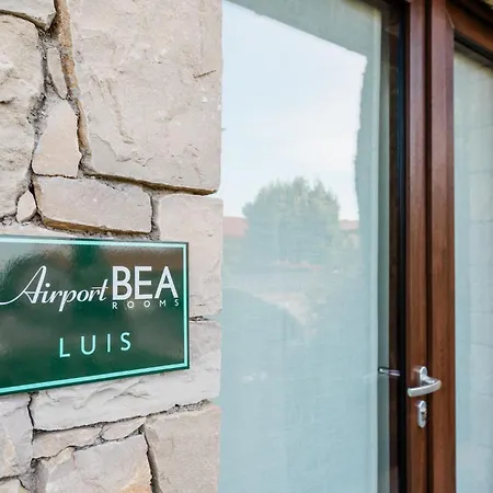 Airport Bea Bed & Breakfast *