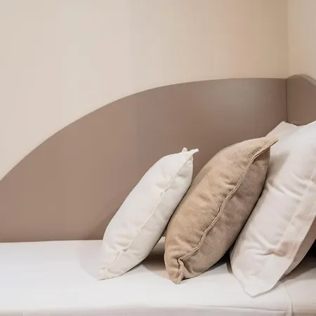 Airport Bea Bed & Breakfast